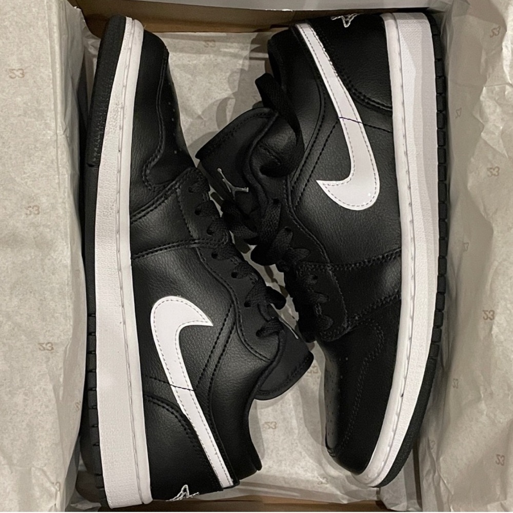 WMNS Nike AIR JORDAN 1 LOW Size:8 
Black & White. Worn once.